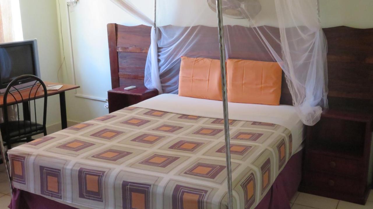 Global Village Hotel Pakwach Luaran gambar