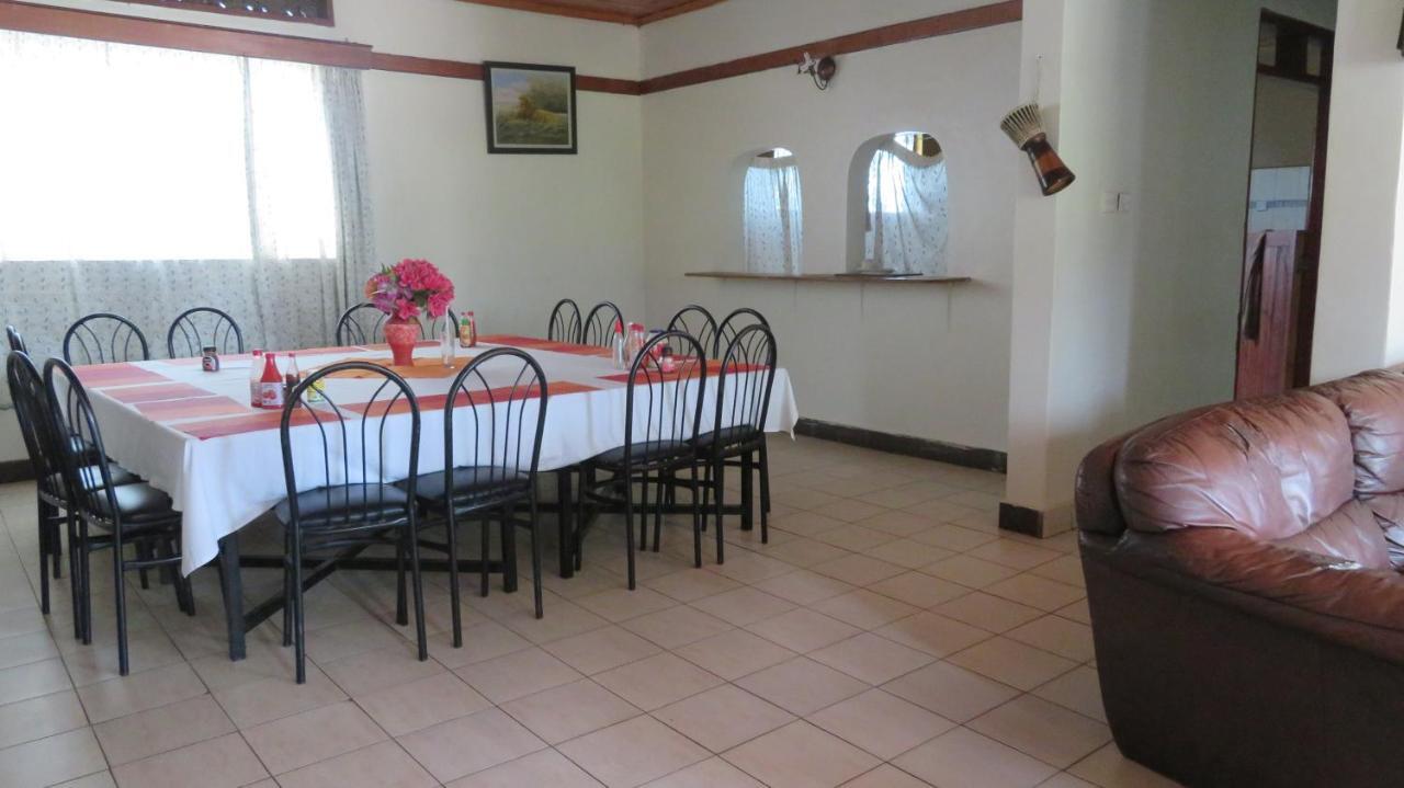 Global Village Hotel Pakwach Luaran gambar