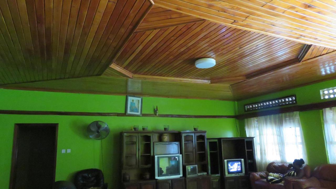 Global Village Hotel Pakwach Luaran gambar