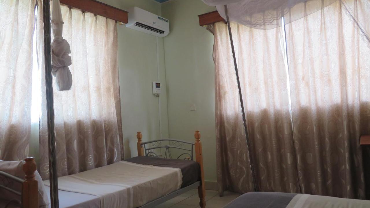 Global Village Hotel Pakwach Luaran gambar