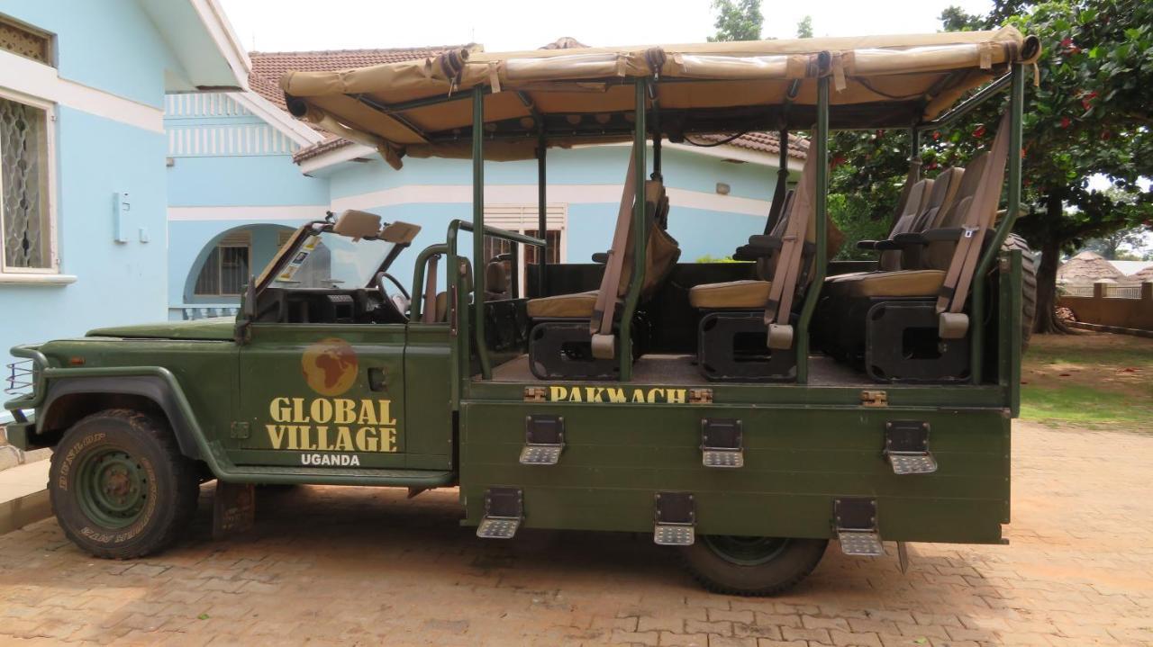 Global Village Hotel Pakwach Luaran gambar
