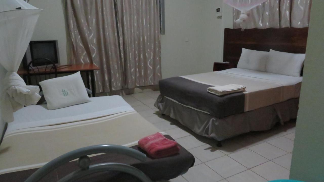 Global Village Hotel Pakwach Luaran gambar