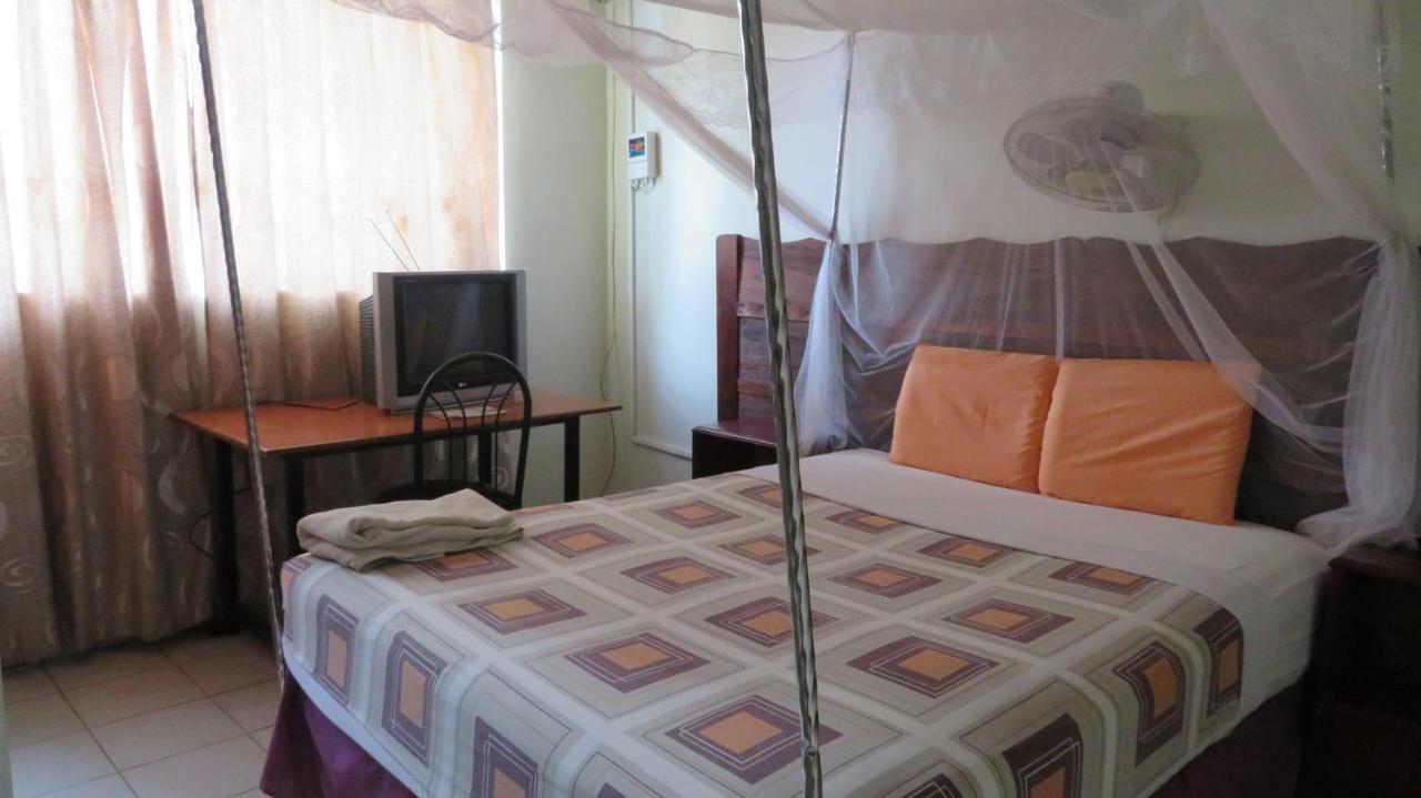 Global Village Hotel Pakwach Luaran gambar