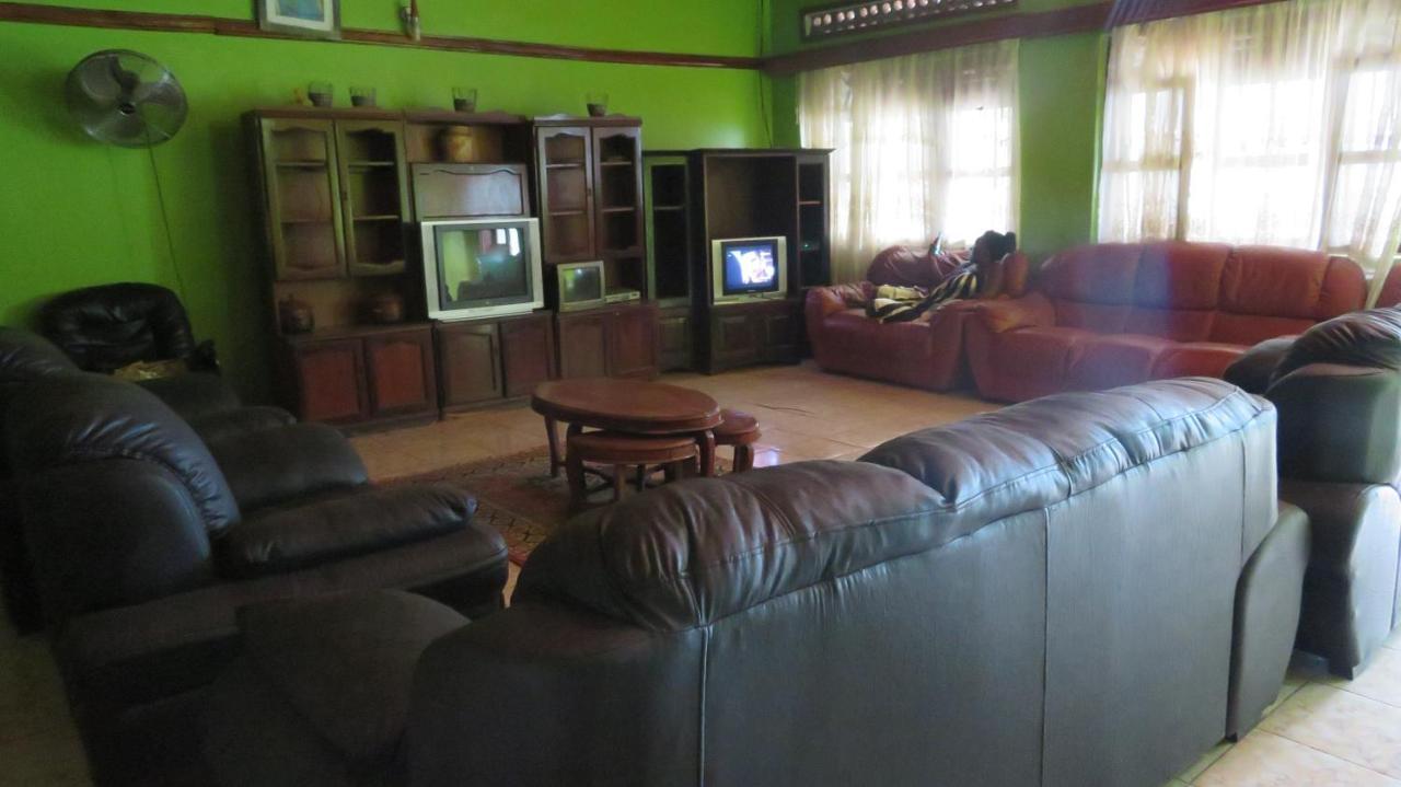Global Village Hotel Pakwach Luaran gambar