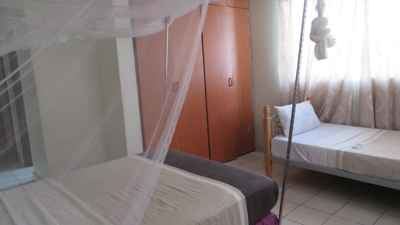 Global Village Hotel Pakwach Luaran gambar