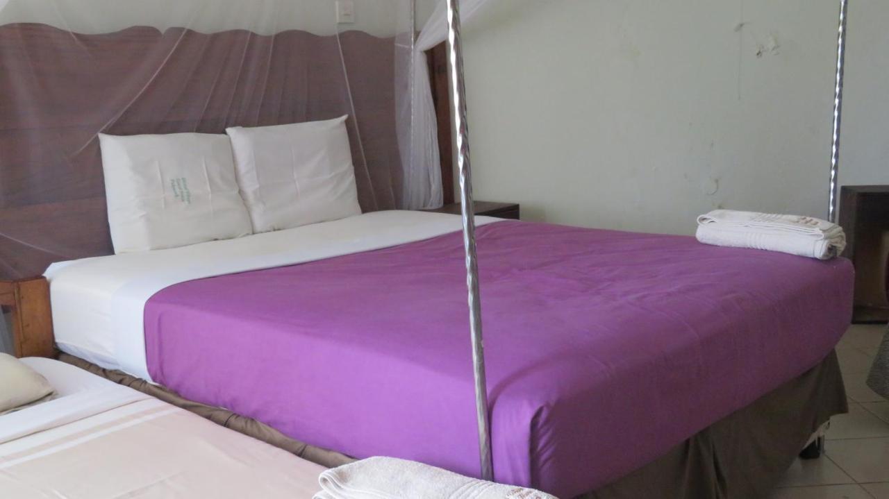 Global Village Hotel Pakwach Luaran gambar